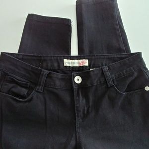 🌱 Black Everyday Skinny Jeans